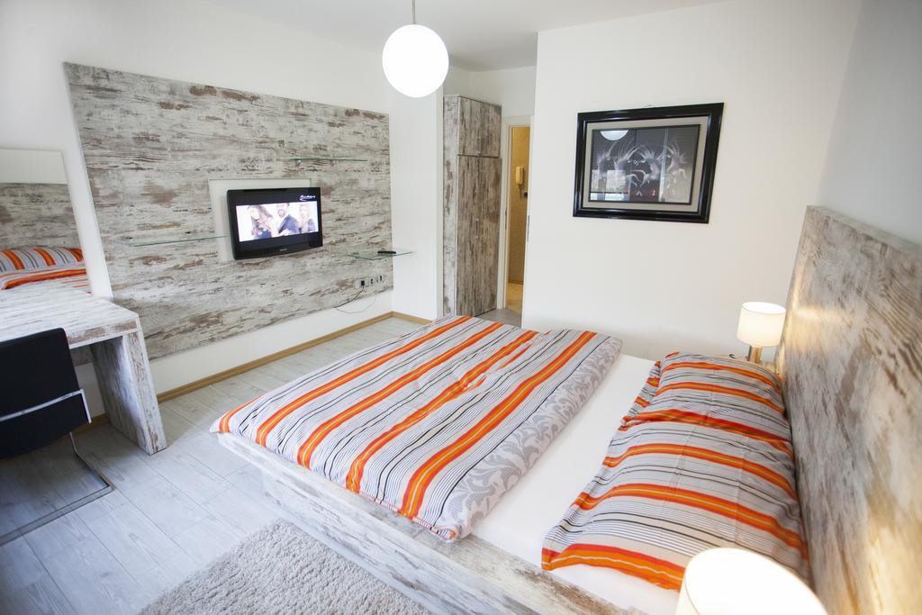 Apartment Red Belgrado Kamer foto